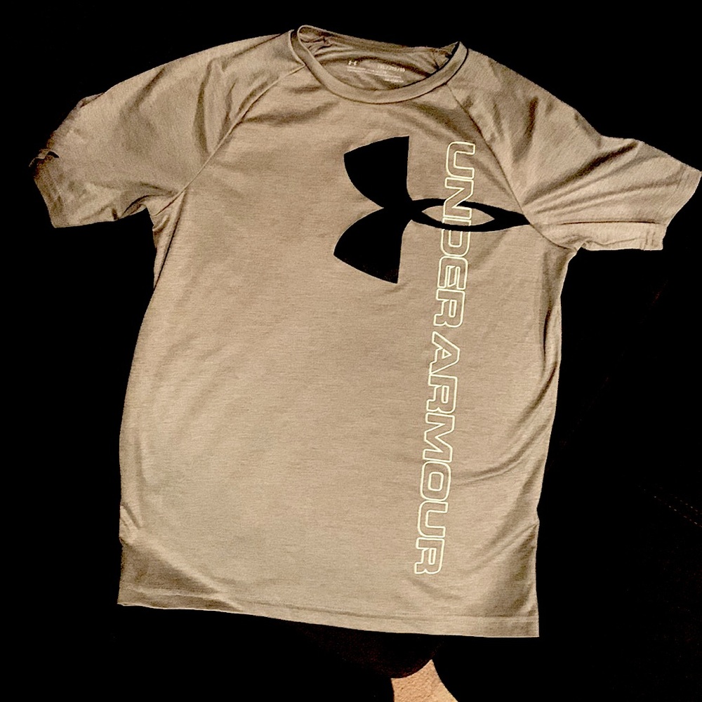 Under Armour Boys UA Tech Hybrid size YXL (10/12), perfect condition, like new!